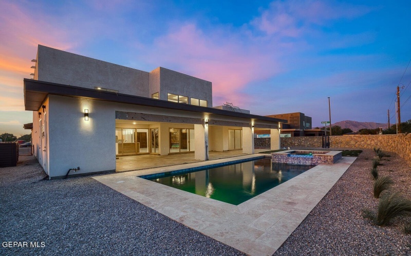 820 W Gate, El Paso, TX 79932, 4 Habitaciones Habitaciones , ,7 BañosBaños,Residential,En Venta,820 W Gate,923369