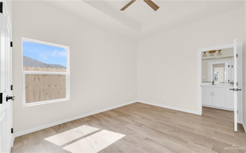 8015 N 48th Lane, McAllen, TX 78504, 4 Habitaciones Habitaciones , ,3 BañosBaños,Residential,En Venta,8015 N 48th Lane,472414