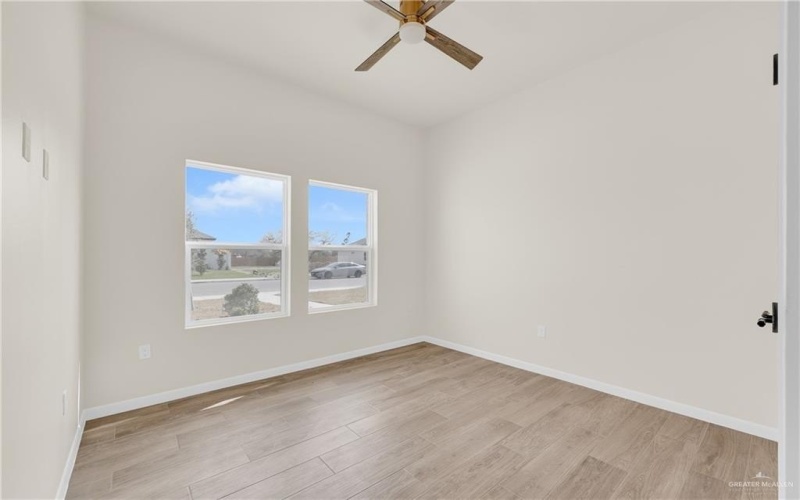 8015 N 48th Lane, McAllen, TX 78504, 4 Habitaciones Habitaciones , ,3 BañosBaños,Residential,En Venta,8015 N 48th Lane,472414