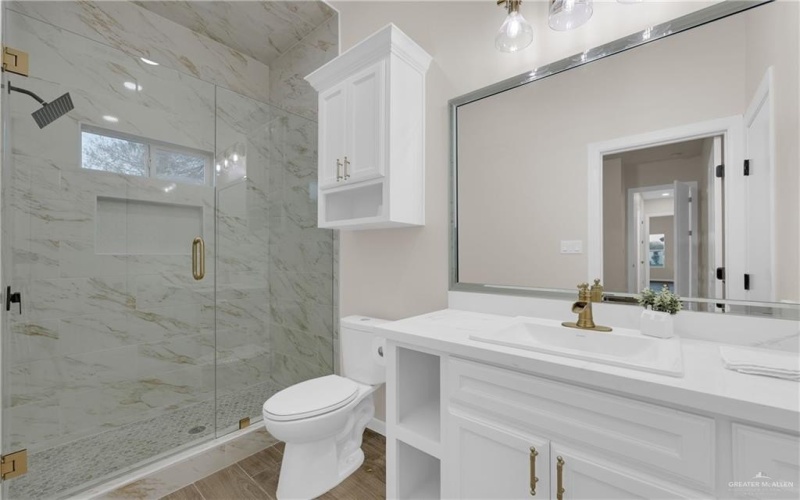 8015 N 48th Lane, McAllen, TX 78504, 4 Habitaciones Habitaciones , ,3 BañosBaños,Residential,En Venta,8015 N 48th Lane,472414