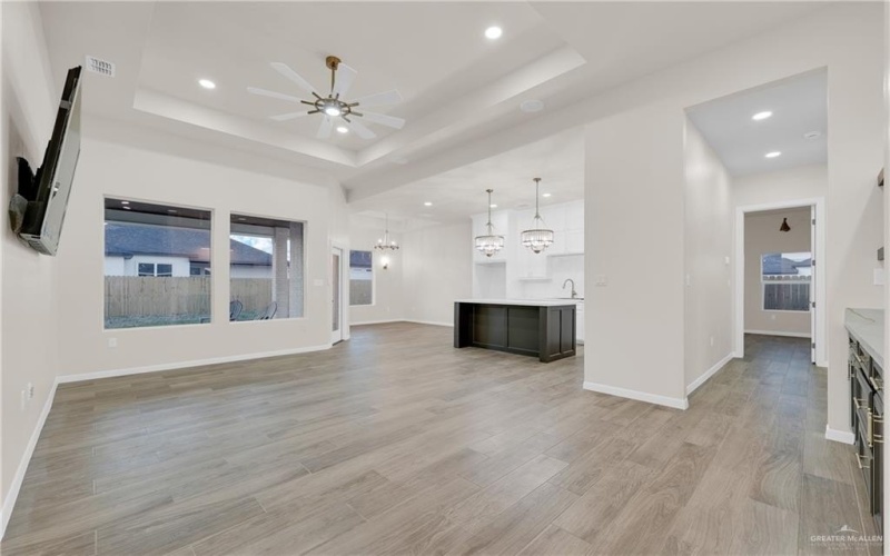 8015 N 48th Lane, McAllen, TX 78504, 4 Habitaciones Habitaciones , ,3 BañosBaños,Residential,En Venta,8015 N 48th Lane,472414