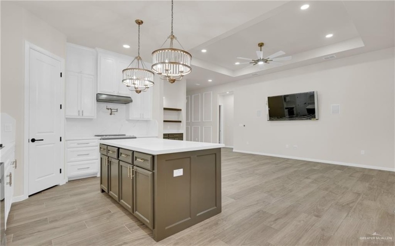 8015 N 48th Lane, McAllen, TX 78504, 4 Habitaciones Habitaciones , ,3 BañosBaños,Residential,En Venta,8015 N 48th Lane,472414
