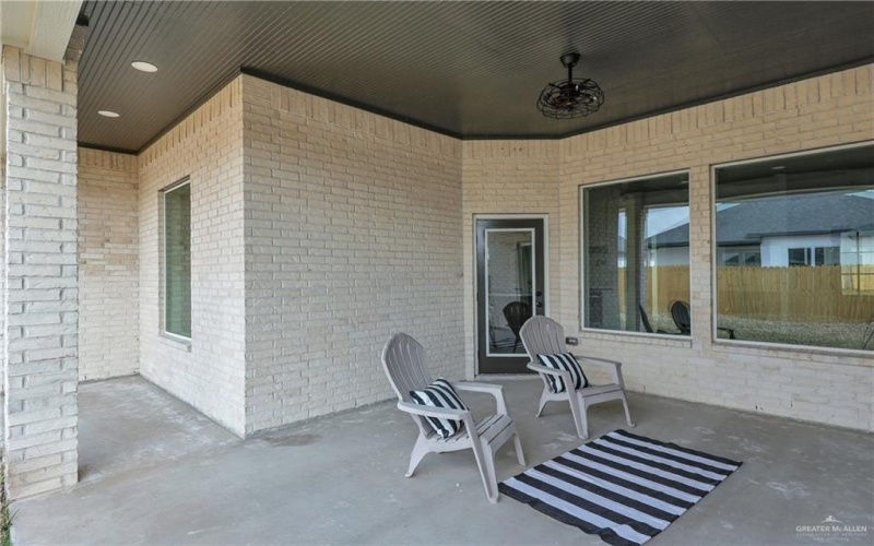 8015 N 48th Lane, McAllen, TX 78504, 4 Habitaciones Habitaciones , ,3 BañosBaños,Residential,En Venta,8015 N 48th Lane,472414