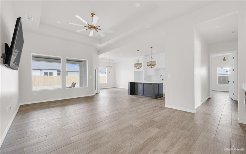 8015 N 48th Lane, McAllen, TX 78504, 4 Habitaciones Habitaciones , ,3 BañosBaños,Residential,En Venta,8015 N 48th Lane,472414