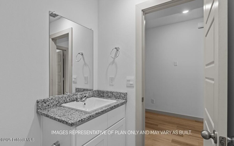 426 14th Street, Wolfforth, TX 79382, 4 Habitaciones Habitaciones , ,2 BañosBaños,Residential,En Venta,426 14th Street,202555451