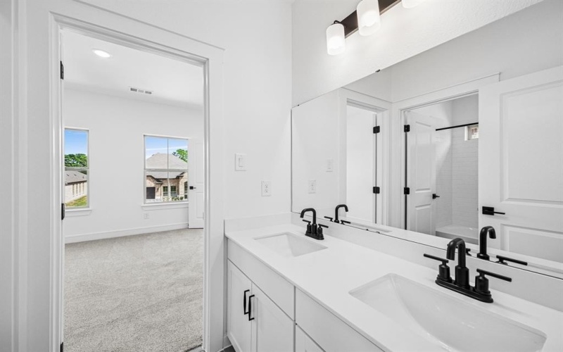 5664 Taylor Trail, Arlington, TX 76017, 5 Bedrooms Bedrooms, ,5 BathroomsBathrooms,Residential,For Sale,5664 Taylor Trail,0,20949716