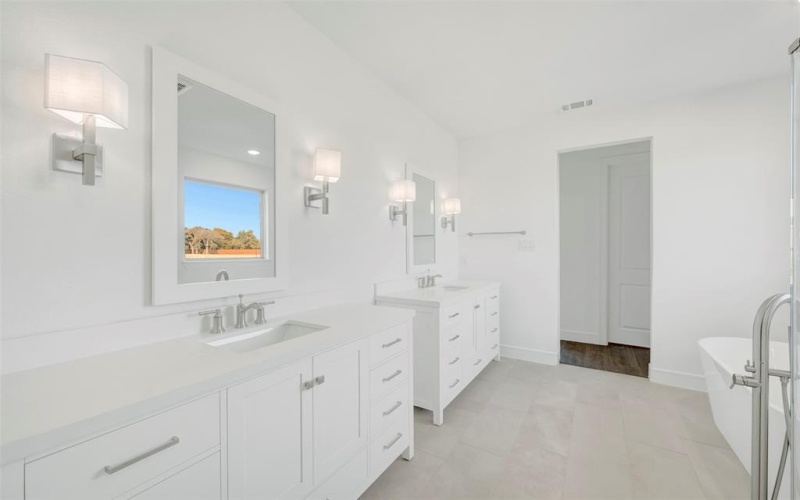 5652 Taylor Trail, Arlington, TX 76017, 5 Bedrooms Bedrooms, ,5 BathroomsBathrooms,Residential,For Sale,5652 Taylor Trail,0,20949939