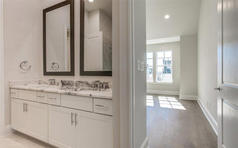 4651 New Water Lane, Dallas, TX 75219, 2 Bedrooms Bedrooms, ,2 BathroomsBathrooms,Residential,For Sale,4651 New Water Lane,20949322
