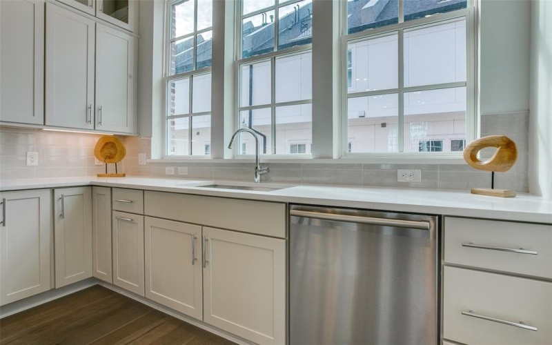 4651 New Water Lane, Dallas, TX 75219, 2 Bedrooms Bedrooms, ,2 BathroomsBathrooms,Residential,For Sale,4651 New Water Lane,20949322