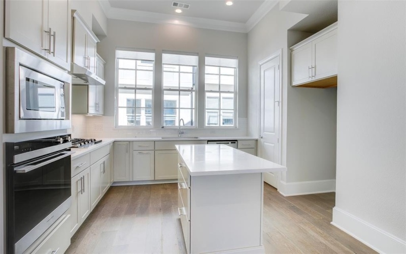 4651 New Water Lane, Dallas, TX 75219, 2 Bedrooms Bedrooms, ,2 BathroomsBathrooms,Residential,For Sale,4651 New Water Lane,20949322