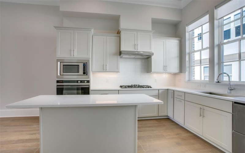 4651 New Water Lane, Dallas, TX 75219, 2 Bedrooms Bedrooms, ,2 BathroomsBathrooms,Residential,For Sale,4651 New Water Lane,20949322