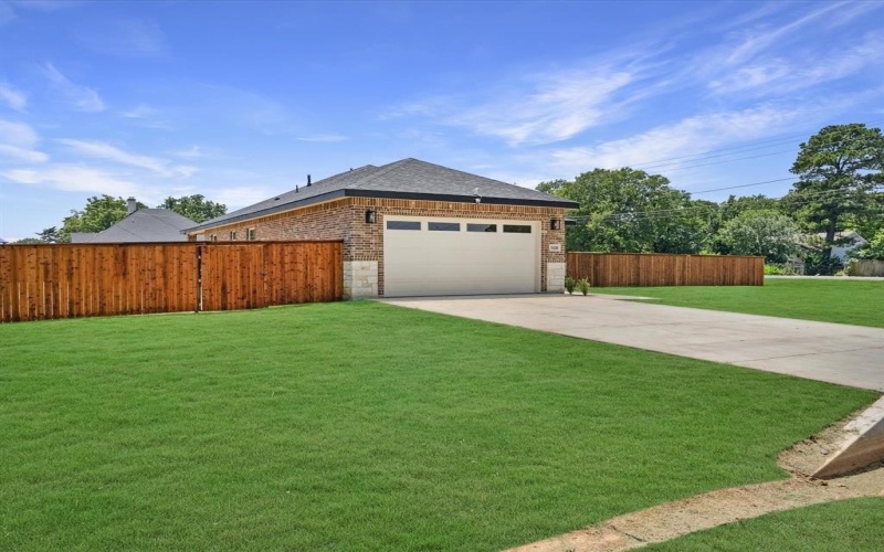 9608 Labett Street, Dallas, TX 75217, 4 Bedrooms Bedrooms, ,2 BathroomsBathrooms,Residential,For Sale,9608 Labett Street,20947350