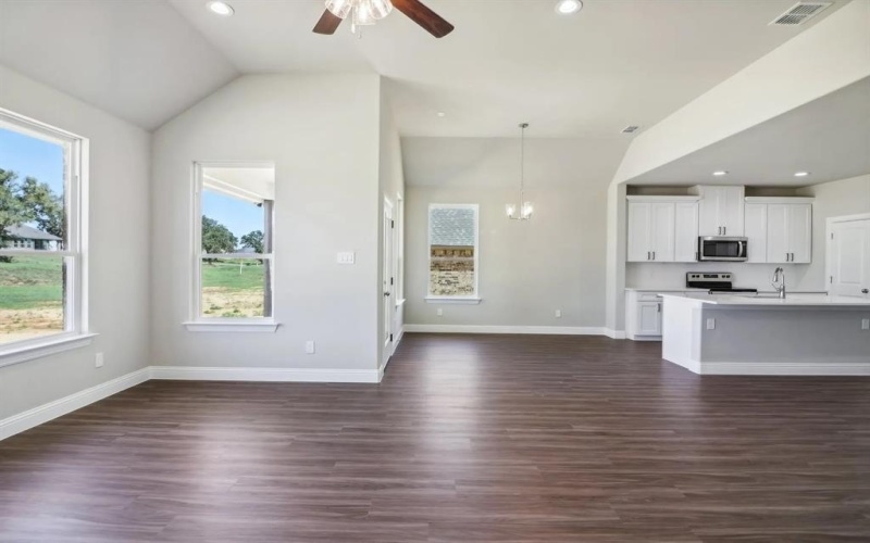 1009 Springfield Drive, Springtown, TX 76082, 4 Bedrooms Bedrooms, ,2 BathroomsBathrooms,Residential,For Sale,1009 Springfield Drive,20947826