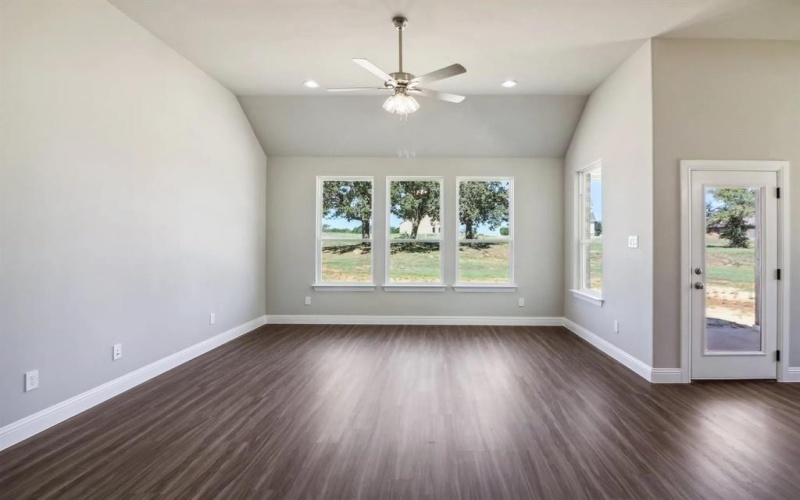 1009 Springfield Drive, Springtown, TX 76082, 4 Bedrooms Bedrooms, ,2 BathroomsBathrooms,Residential,For Sale,1009 Springfield Drive,20947826