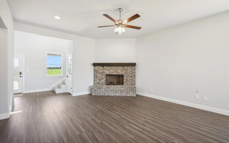 1005 Springfield Drive, Springtown, TX 76082, 3 Bedrooms Bedrooms, ,2 BathroomsBathrooms,Residential,For Sale,1005 Springfield Drive,20947830