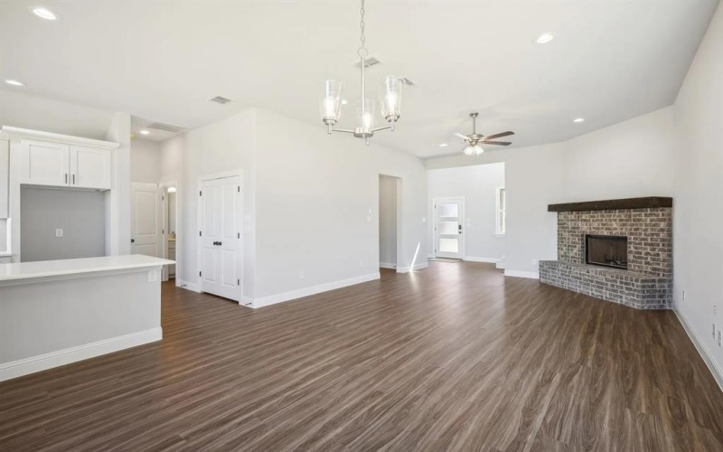 1005 Springfield Drive, Springtown, TX 76082, 3 Bedrooms Bedrooms, ,2 BathroomsBathrooms,Residential,For Sale,1005 Springfield Drive,20947830