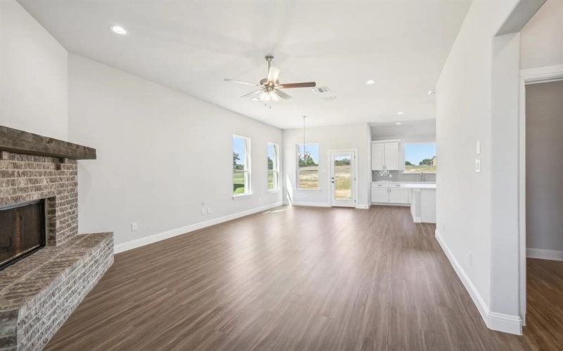 1005 Springfield Drive, Springtown, TX 76082, 3 Bedrooms Bedrooms, ,2 BathroomsBathrooms,Residential,For Sale,1005 Springfield Drive,20947830