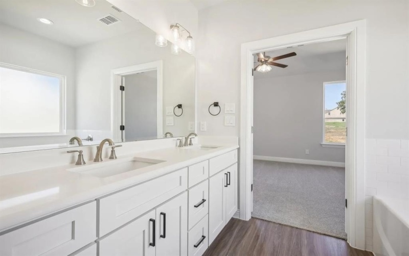1005 Springfield Drive, Springtown, TX 76082, 3 Bedrooms Bedrooms, ,2 BathroomsBathrooms,Residential,For Sale,1005 Springfield Drive,20947830