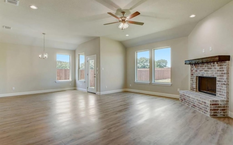 437 Smith Road, Springtown, TX 76082, 3 Bedrooms Bedrooms, ,2 BathroomsBathrooms,Residential,For Sale,437 Smith Road,20947840