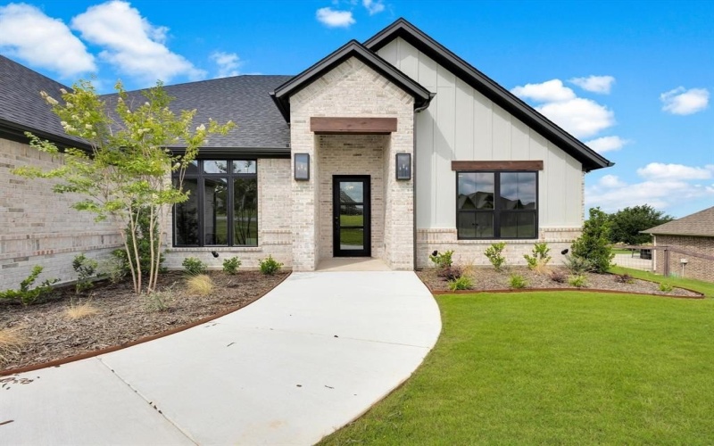 213 Martin Drive, Granbury, TX 76049, 4 Bedrooms Bedrooms, ,3 BathroomsBathrooms,Residential,For Sale,213 Martin Drive,20949068