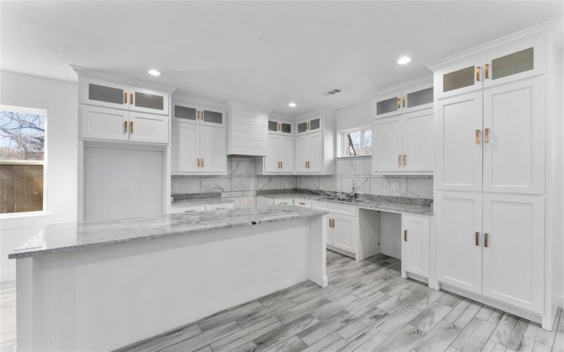 2211 E Ann Arbor Avenue, Dallas, TX 75216, 4 Habitaciones Habitaciones , ,3 BañosBaños,Residential,En Venta,2211 E Ann Arbor Avenue,20950949
