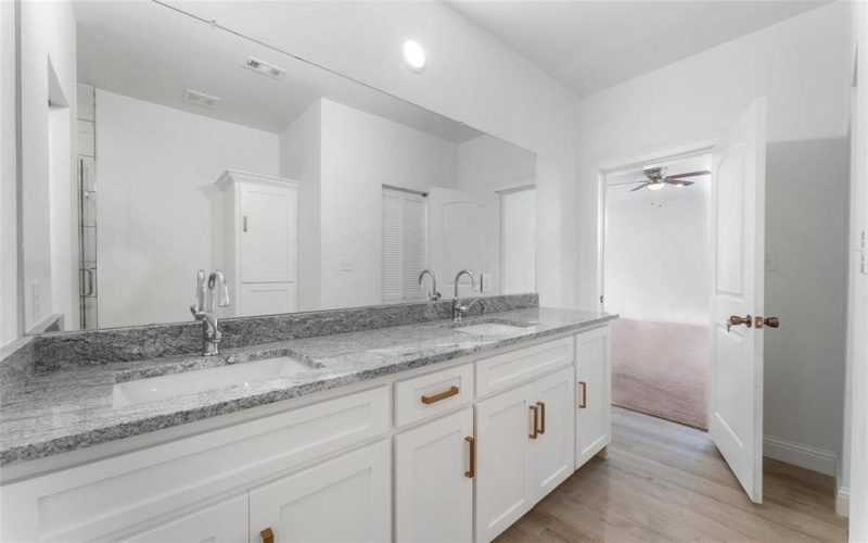 2211 E Ann Arbor Avenue, Dallas, TX 75216, 4 Habitaciones Habitaciones , ,3 BañosBaños,Residential,En Venta,2211 E Ann Arbor Avenue,20950949