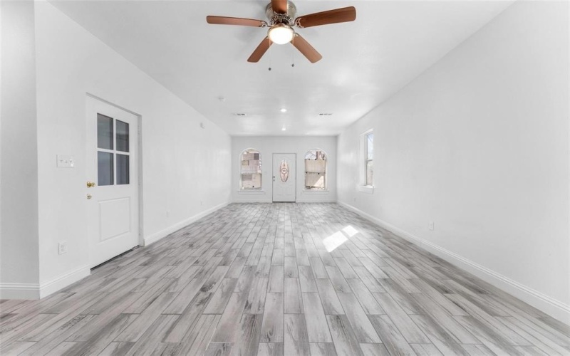 2211 E Ann Arbor Avenue, Dallas, TX 75216, 4 Habitaciones Habitaciones , ,3 BañosBaños,Residential,En Venta,2211 E Ann Arbor Avenue,20950949