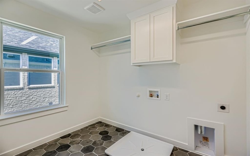 3524 Chivalry Drive, Lewisville, TX 75056, 3 Habitaciones Habitaciones , ,1 BañoBaños,Residential,En Venta,3524 Chivalry Drive,0,20951190