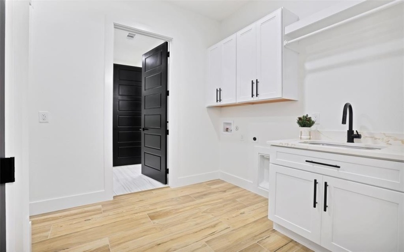 1411 Toronto Street, Dallas, TX 75212, 5 Bedrooms Bedrooms, ,3 BathroomsBathrooms,Residential,For Sale,1411 Toronto Street,20951830