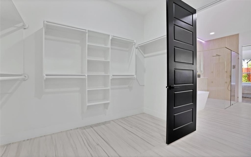 1411 Toronto Street, Dallas, TX 75212, 5 Bedrooms Bedrooms, ,3 BathroomsBathrooms,Residential,For Sale,1411 Toronto Street,20951830