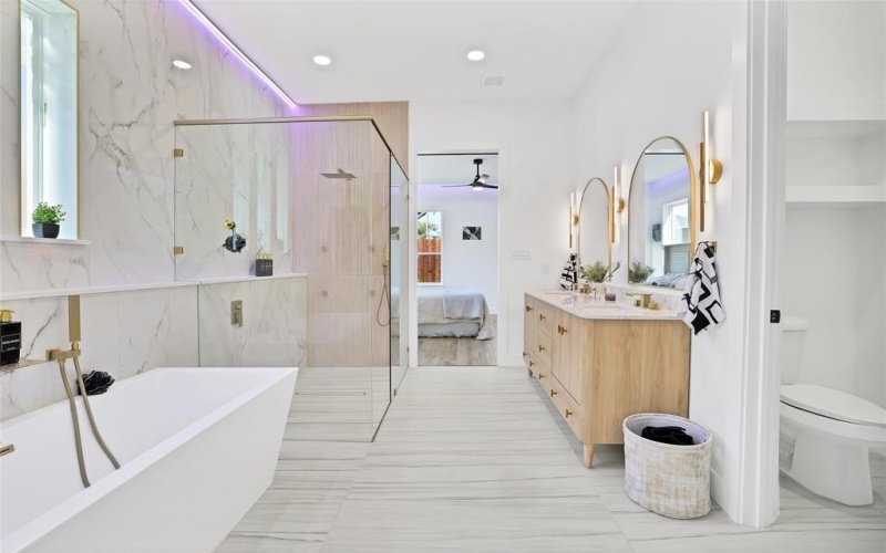 1411 Toronto Street, Dallas, TX 75212, 5 Bedrooms Bedrooms, ,3 BathroomsBathrooms,Residential,For Sale,1411 Toronto Street,20951830
