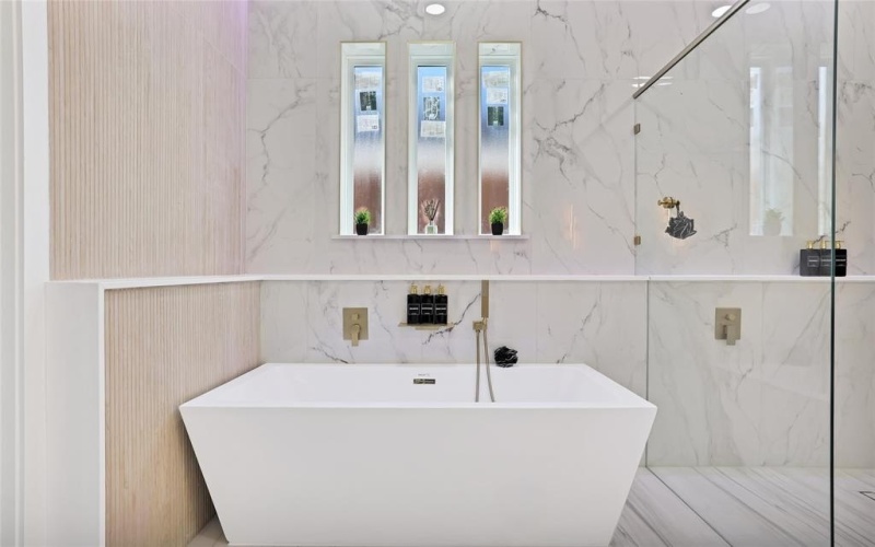 1411 Toronto Street, Dallas, TX 75212, 5 Bedrooms Bedrooms, ,3 BathroomsBathrooms,Residential,For Sale,1411 Toronto Street,20951830