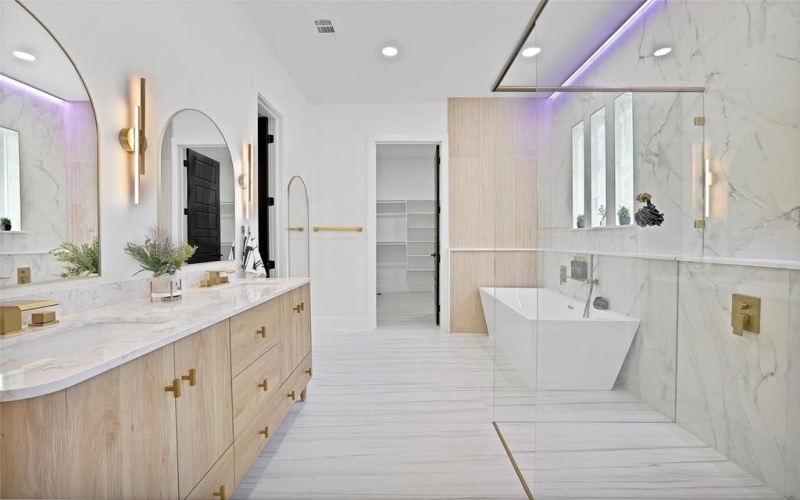 1411 Toronto Street, Dallas, TX 75212, 5 Bedrooms Bedrooms, ,3 BathroomsBathrooms,Residential,For Sale,1411 Toronto Street,20951830