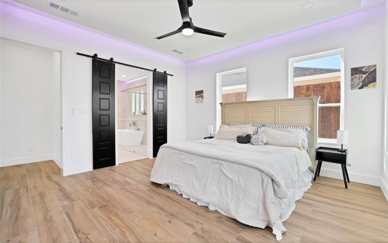 1411 Toronto Street, Dallas, TX 75212, 5 Bedrooms Bedrooms, ,3 BathroomsBathrooms,Residential,For Sale,1411 Toronto Street,20951830