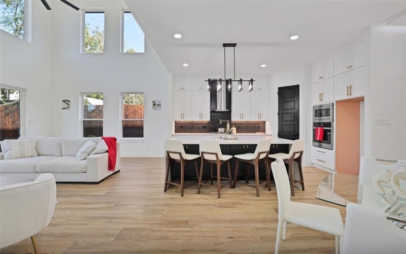 1411 Toronto Street, Dallas, TX 75212, 5 Bedrooms Bedrooms, ,3 BathroomsBathrooms,Residential,For Sale,1411 Toronto Street,20951830