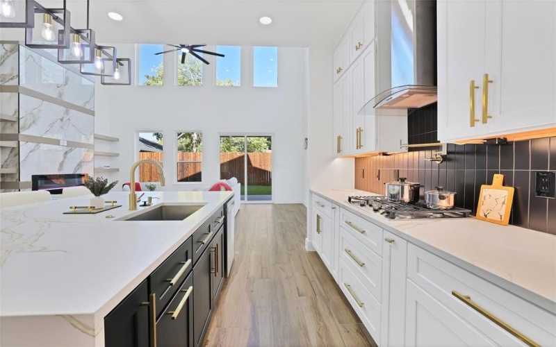 1411 Toronto Street, Dallas, TX 75212, 5 Bedrooms Bedrooms, ,3 BathroomsBathrooms,Residential,For Sale,1411 Toronto Street,20951830