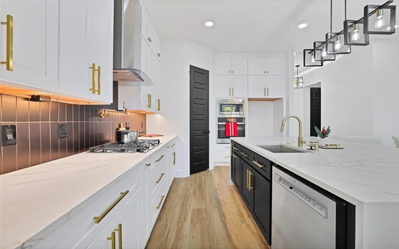 1411 Toronto Street, Dallas, TX 75212, 5 Bedrooms Bedrooms, ,3 BathroomsBathrooms,Residential,For Sale,1411 Toronto Street,20951830