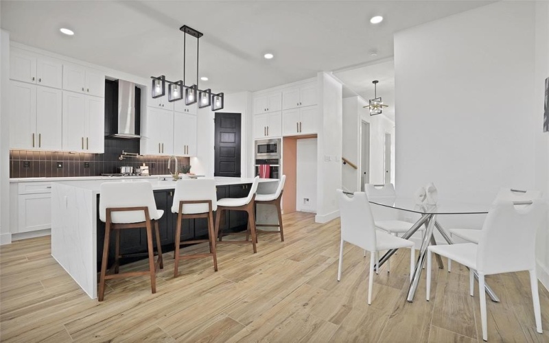 1411 Toronto Street, Dallas, TX 75212, 5 Bedrooms Bedrooms, ,3 BathroomsBathrooms,Residential,For Sale,1411 Toronto Street,20951830