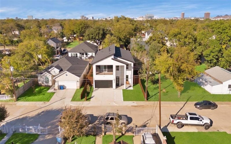 1411 Toronto Street, Dallas, TX 75212, 5 Bedrooms Bedrooms, ,3 BathroomsBathrooms,Residential,For Sale,1411 Toronto Street,20951830