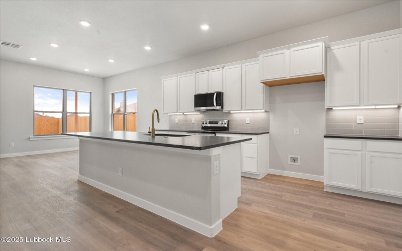 7001 15th Street, Lubbock, TX 79416, 4 Bedrooms Bedrooms, ,2 BathroomsBathrooms,Residential,For Sale,7001 15th Street,202555548