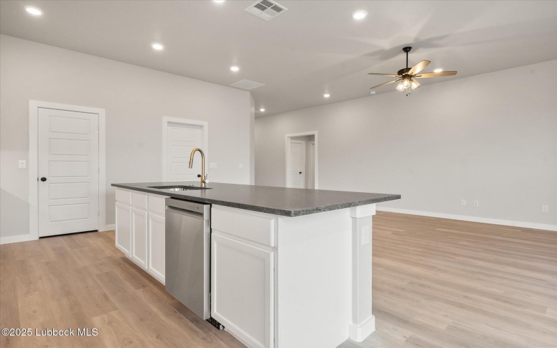 7001 15th Street, Lubbock, TX 79416, 4 Bedrooms Bedrooms, ,2 BathroomsBathrooms,Residential,For Sale,7001 15th Street,202555548