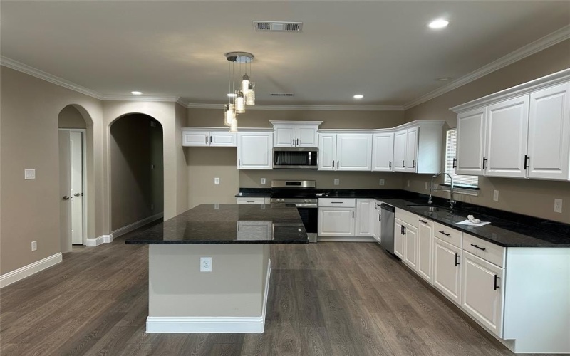 1011 S Preston Street, Ennis, TX 75119, 3 Bedrooms Bedrooms, ,2 BathroomsBathrooms,Residential,For Sale,1011 S Preston Street,20900122