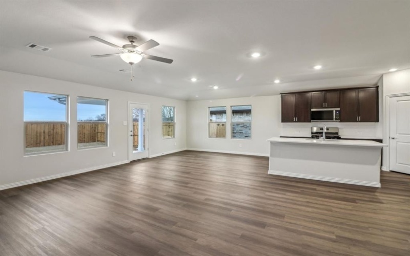 951 Lily Lane, Lavon, TX 75166, 4 Habitaciones Habitaciones , ,3 BañosBaños,Residential,En Venta,951 Lily Lane,20946060