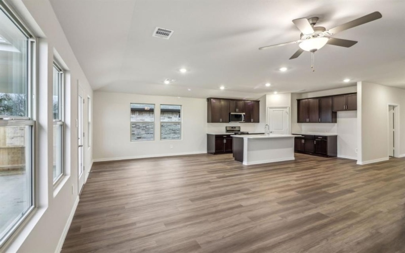 951 Lily Lane, Lavon, TX 75166, 4 Habitaciones Habitaciones , ,3 BañosBaños,Residential,En Venta,951 Lily Lane,20946060