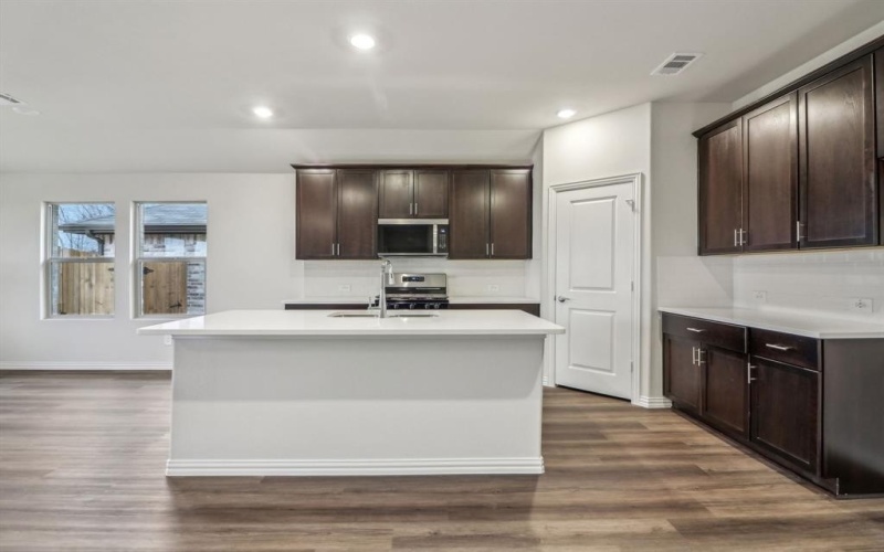 951 Lily Lane, Lavon, TX 75166, 4 Habitaciones Habitaciones , ,3 BañosBaños,Residential,En Venta,951 Lily Lane,20946060