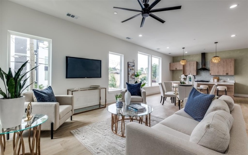 2015 N Prairie Avenue #201, Dallas, TX 75204, 2 Bedrooms Bedrooms, ,2 BathroomsBathrooms,Residential,For Sale,2015 N Prairie Avenue,20952507