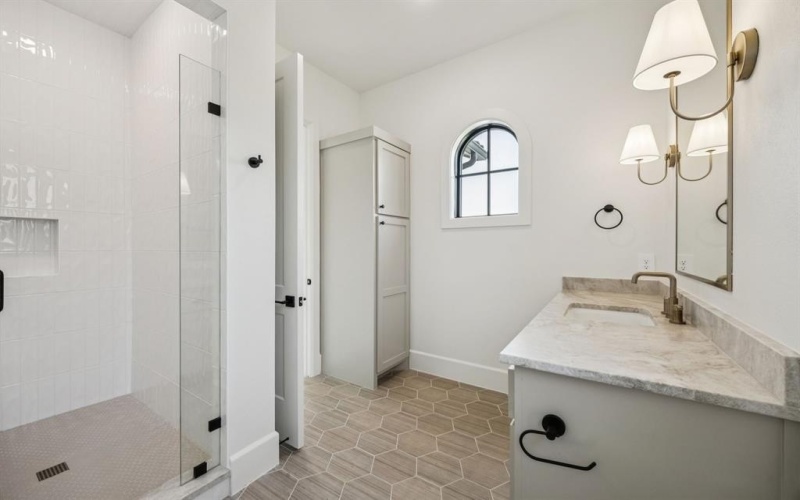 9629 Saint Michel Lane, Fort Worth, TX 76126, 4 Habitaciones Habitaciones , ,5 BañosBaños,Residential,En Venta,9629 Saint Michel Lane,20952508