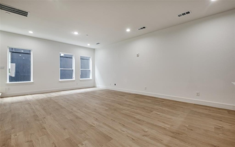 2015 N Prairie Avenue #107, Dallas, TX 75204, 2 Bedrooms Bedrooms, ,2 BathroomsBathrooms,Residential,For Sale,2015 N Prairie Avenue,20952552