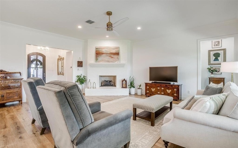 11008 Familia Real Drive, Benbrook, TX 76126, 3 Bedrooms Bedrooms, ,2 BathroomsBathrooms,Residential,For Sale,11008 Familia Real Drive,20952743