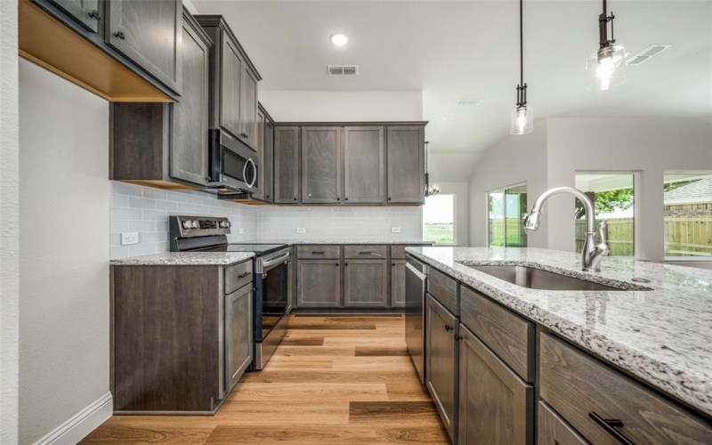 111 Olivia Street, Hillsboro, TX 76645, 3 Habitaciones Habitaciones , ,2 BañosBaños,Residential,En Venta,111 Olivia Street,20952955